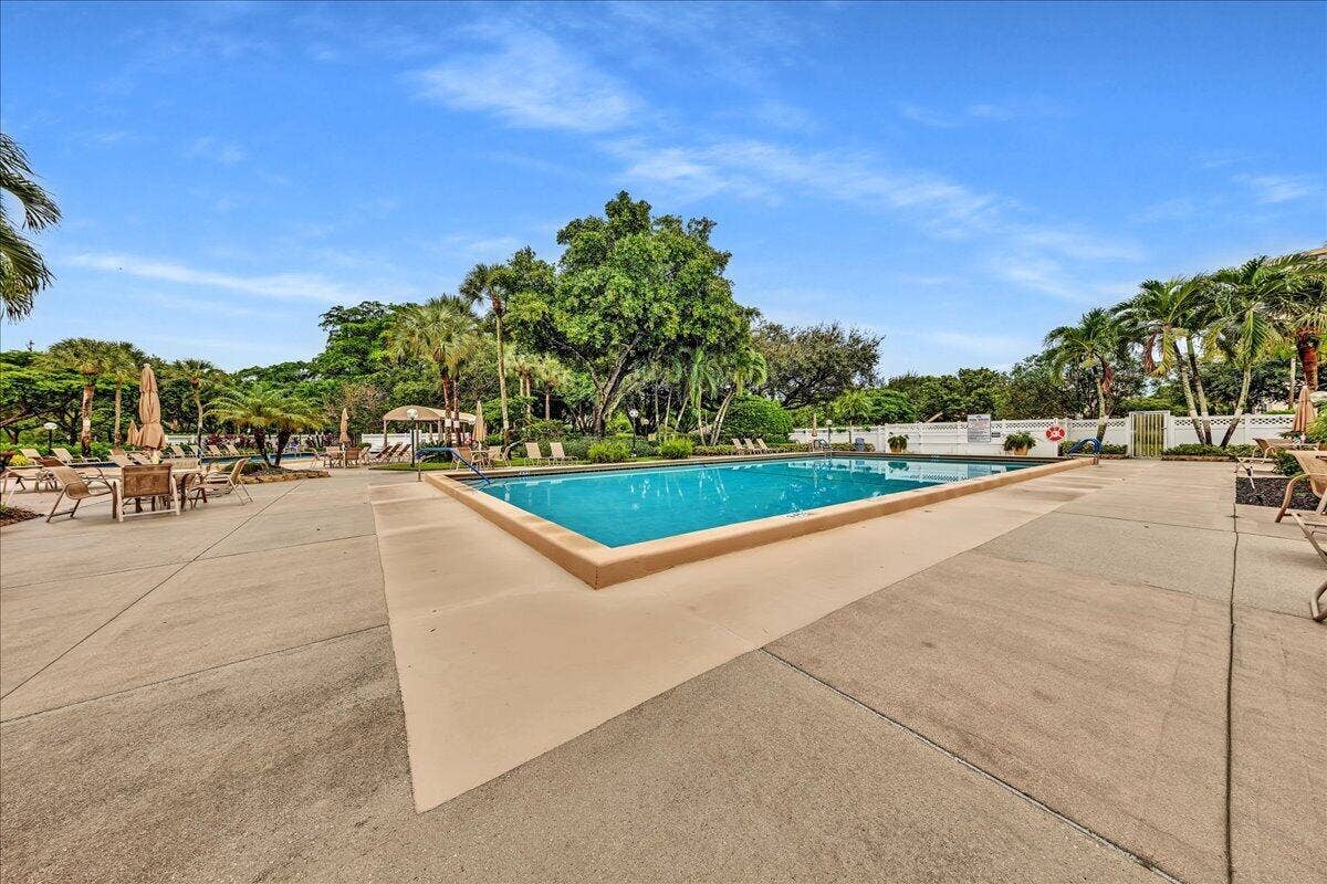 3505 Oaks Way, #109, Pompano Beach, FL 33069 Pool