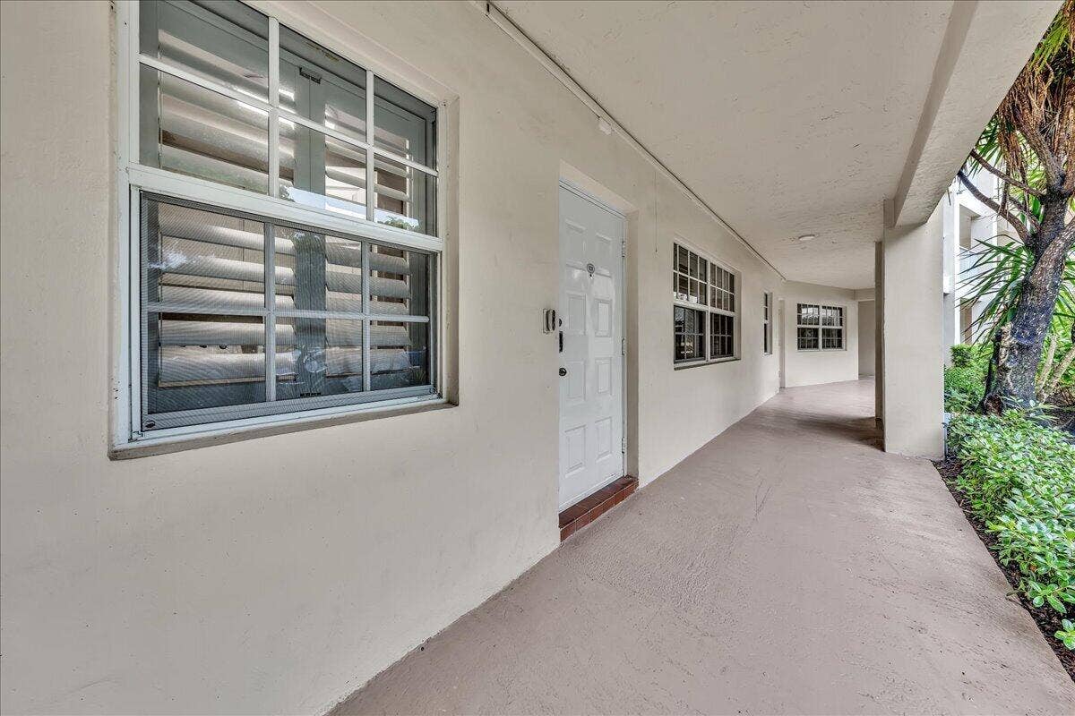 3505 Oaks Way, #109, Pompano Beach, FL 33069 Ground floor entrance