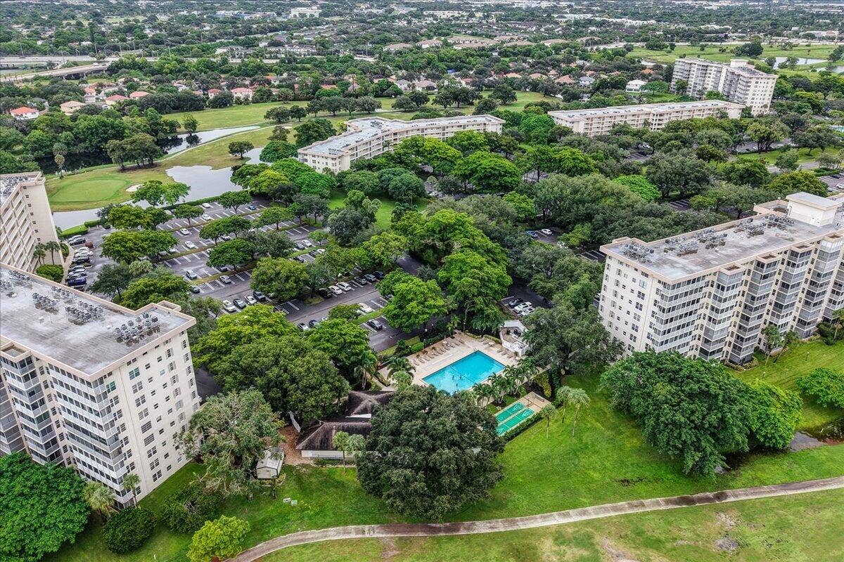 3505 Oaks Way, #109, Pompano Beach, FL 33069 Pool between Buildings 113 and 114