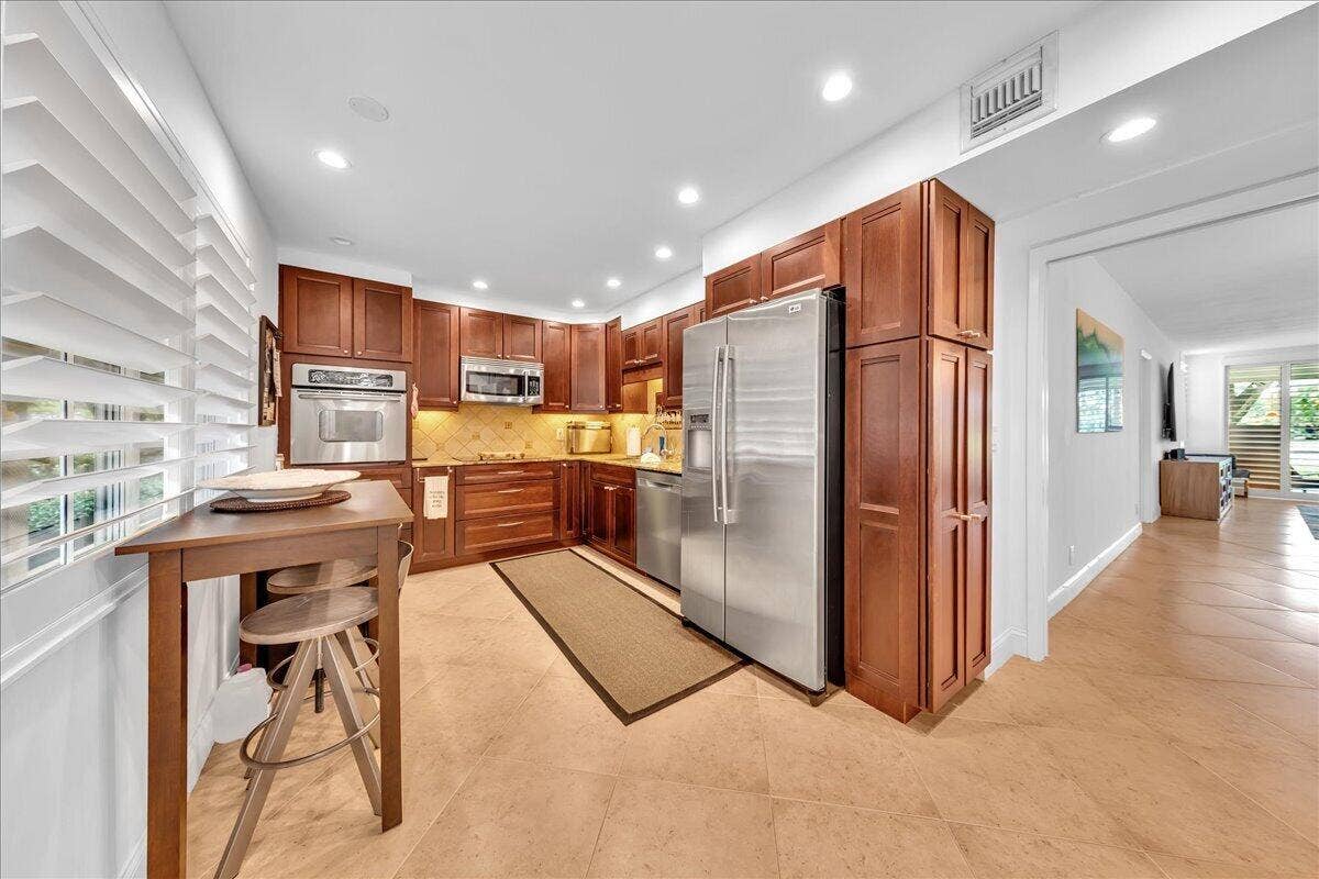 3505 Oaks Way, #109, Pompano Beach, FL 33069 Kitchen