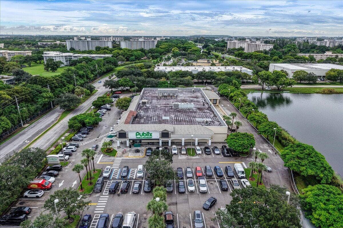 3505 Oaks Way, #109, Pompano Beach, FL 33069 Supermarket