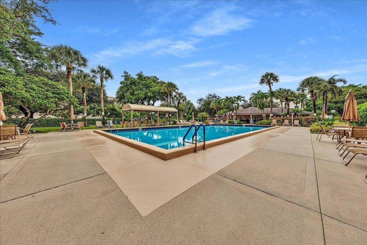 3505 Oaks Way, #109, Pompano Beach, FL 33069 Pool