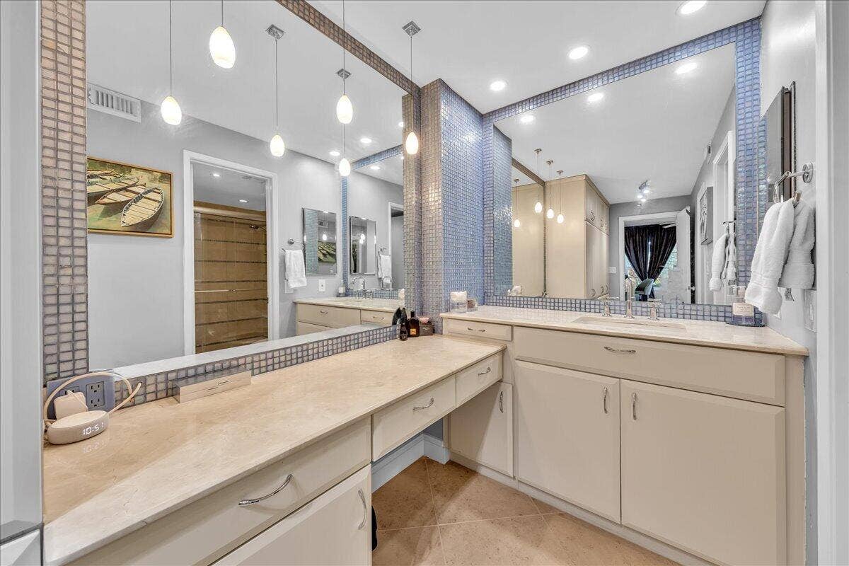 3505 Oaks Way, #109, Pompano Beach, FL 33069 Primary Bathroom