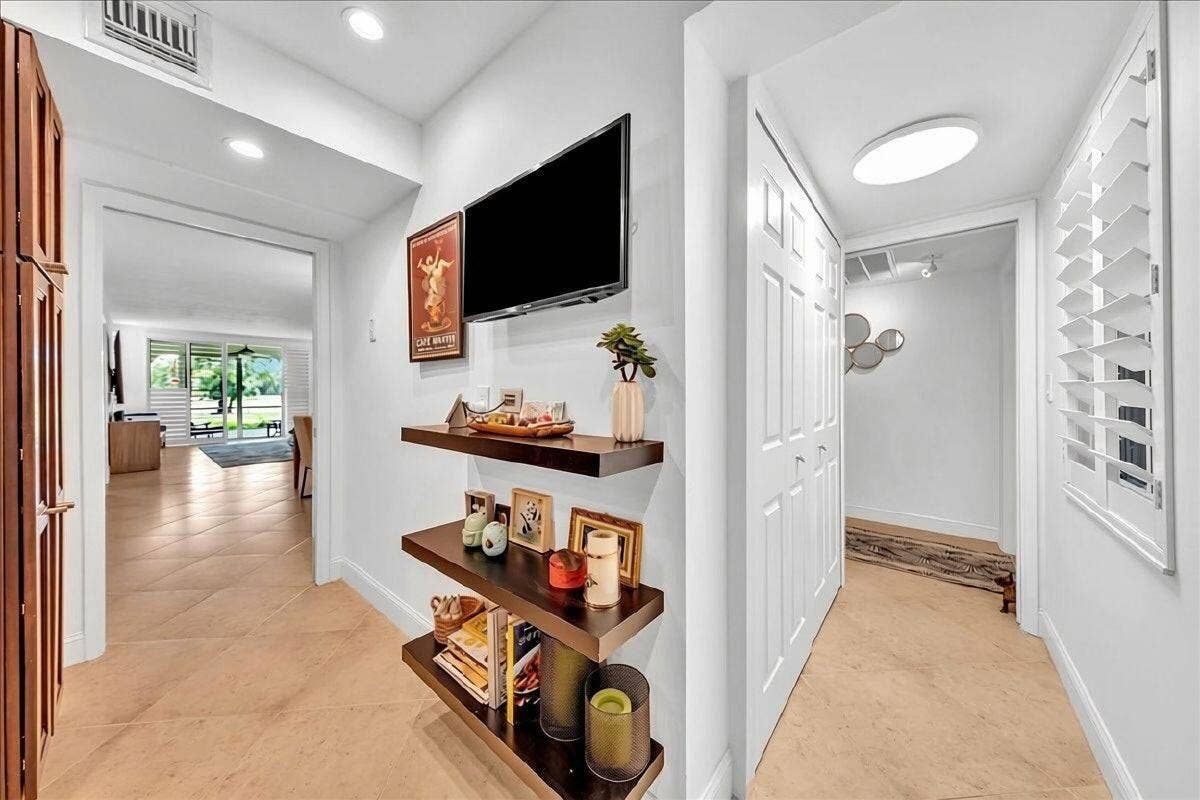 3505 Oaks Way, #109, Pompano Beach, FL 33069 Notice your laundry closet across from the Impact kitcehn window