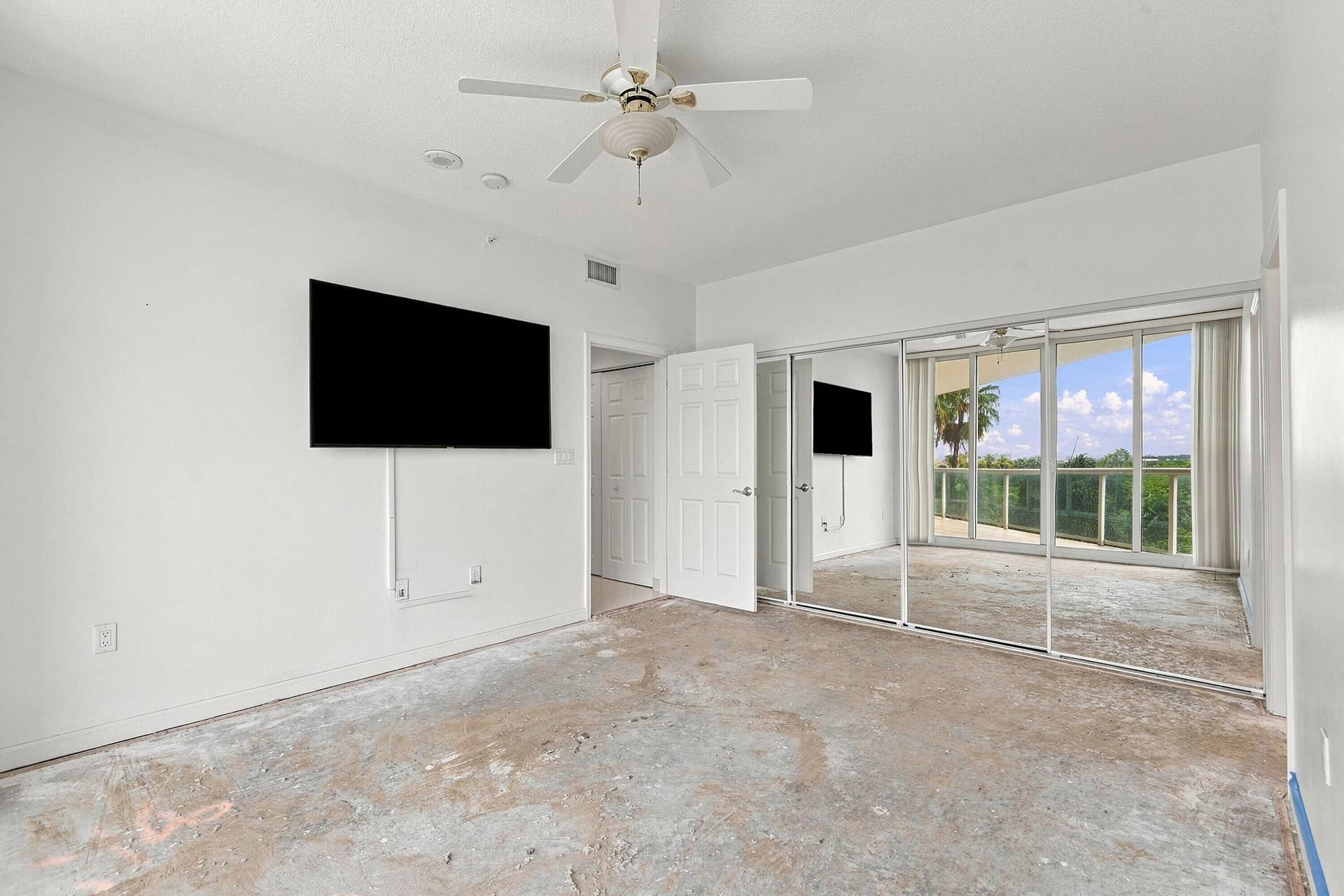 6001 N OCEAN Drive, #503, Hollywood, FL 33019 25_dsc04717_with_tv