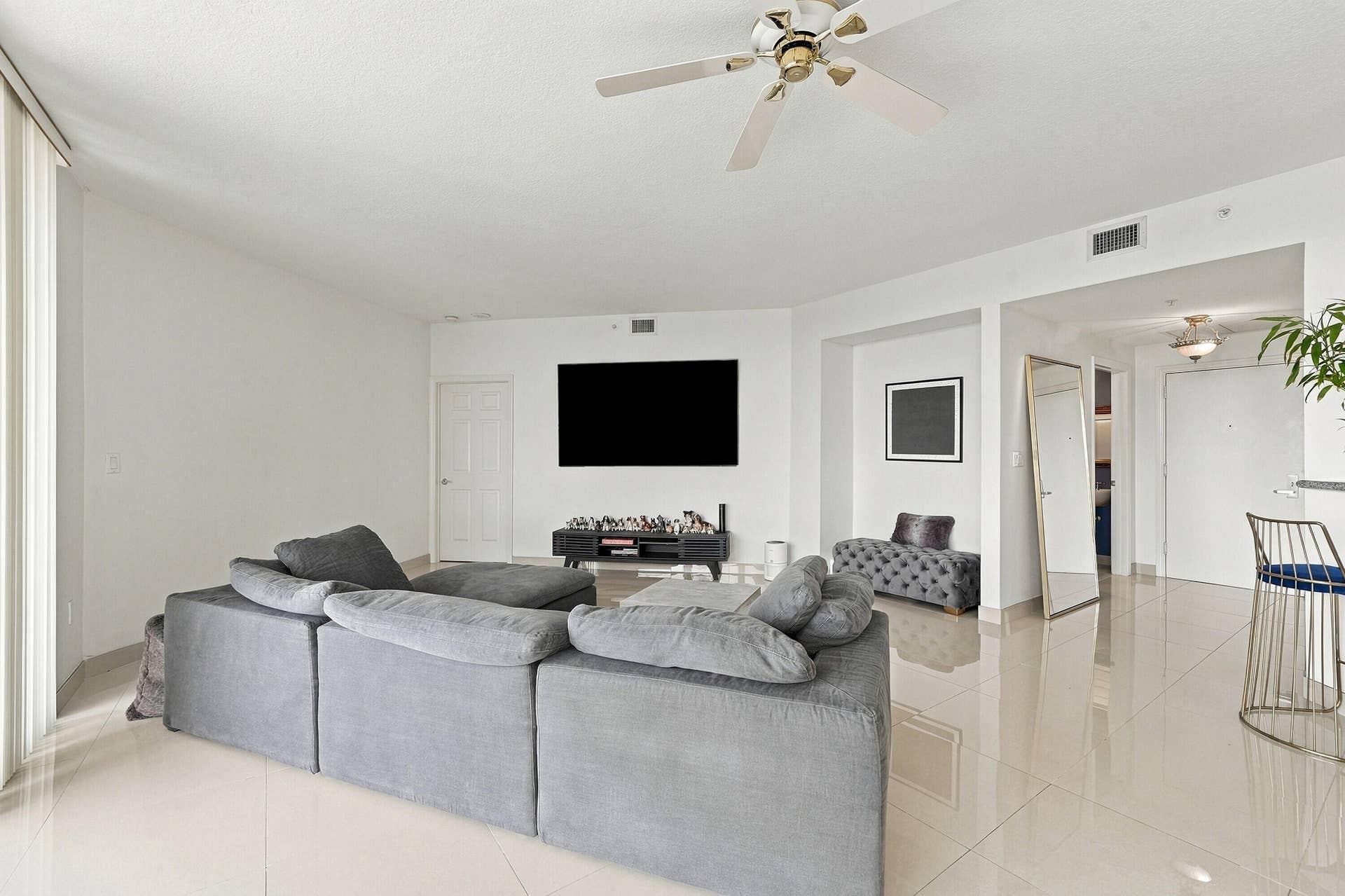 6001 N OCEAN Drive, #503, Hollywood, FL 33019 06_dsc04637_with_tv