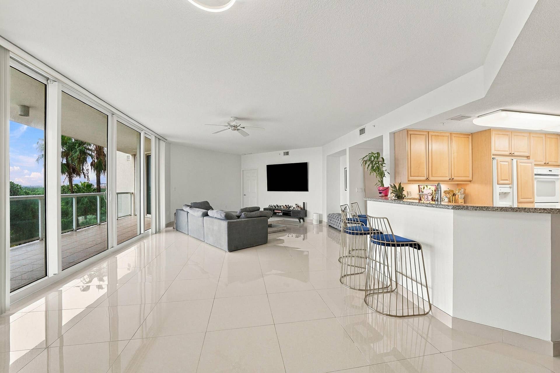 6001 N OCEAN Drive, #503, Hollywood, FL 33019 08_dsc04662_with_tv