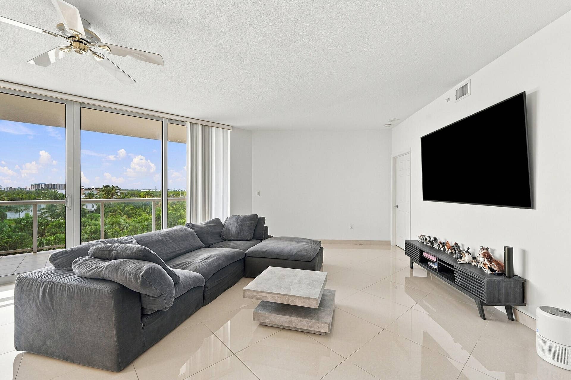 6001 N OCEAN Drive, #503, Hollywood, FL 33019 05_dsc04642_with_tv