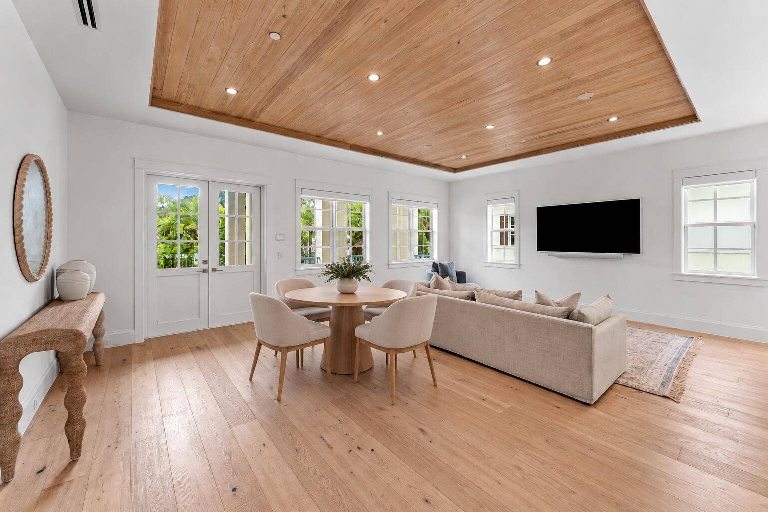 140 SE 1st Avenue, Delray Beach, FL 33444 Living Room