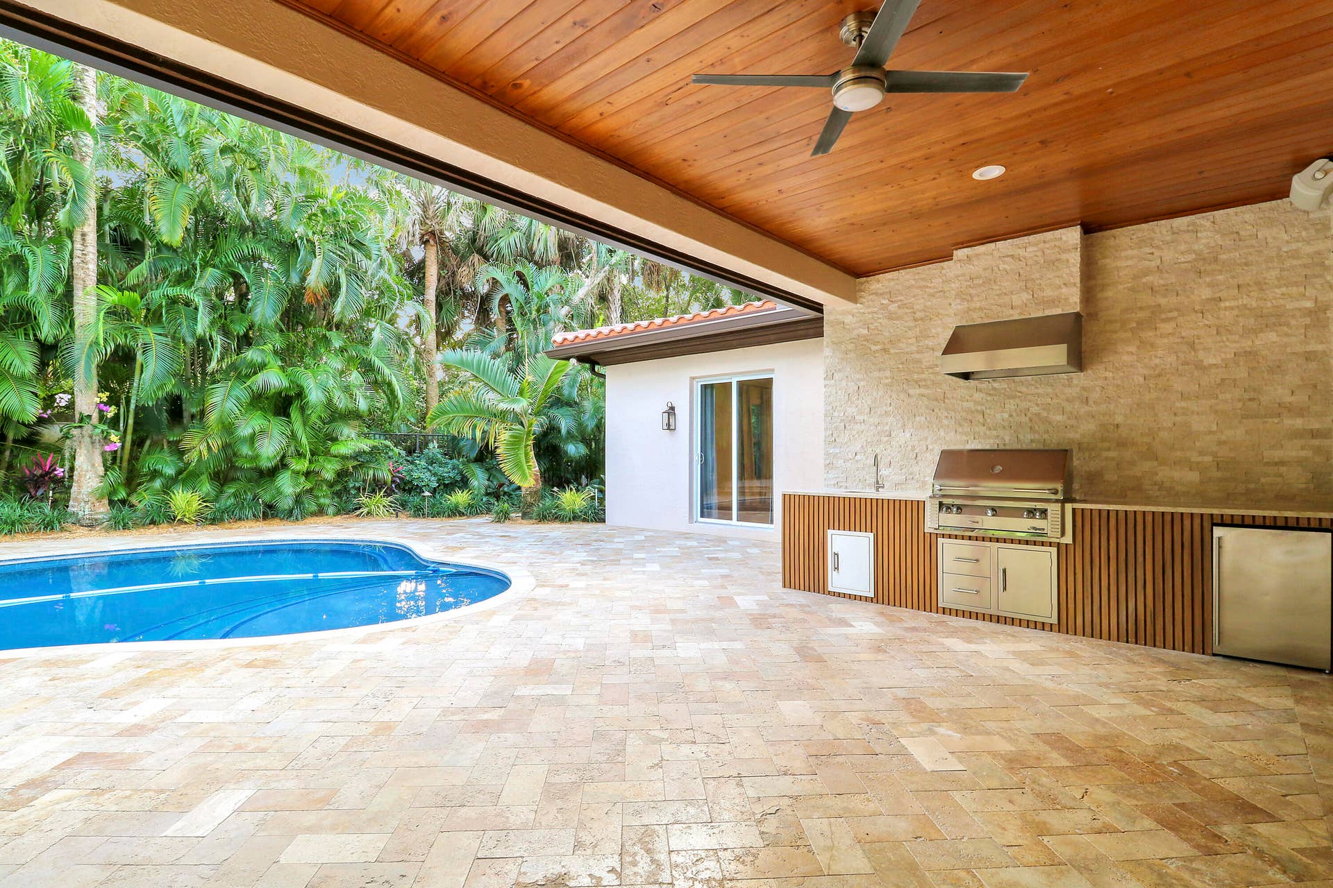 142 SEGOVIA Way, Jupiter, Jupiter, FL 33458 Covered Porch and Outdoor Kitchen