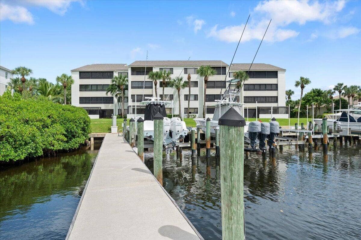 526 OAK HARBOUR Drive, #526, Juno Beach, FL 33408 30-LUX1715