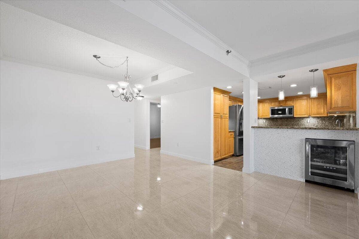 526 OAK HARBOUR Drive, #526, Juno Beach, FL 33408 08-LUX_1613