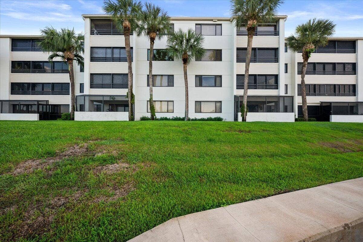 526 OAK HARBOUR Drive, #526, Juno Beach, FL 33408 29-LUX_1550