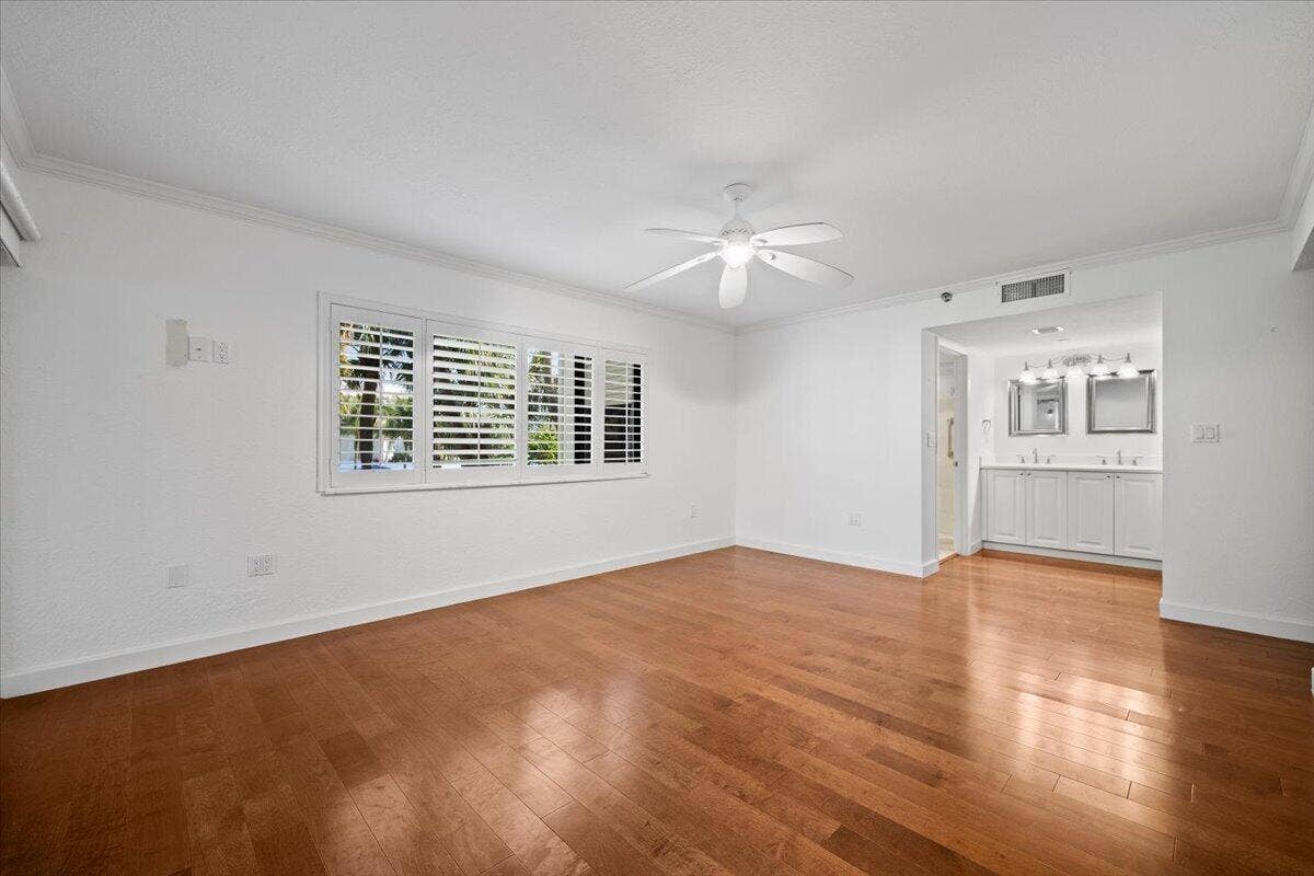 526 OAK HARBOUR Drive, #526, Juno Beach, FL 33408 19-LUX_1693