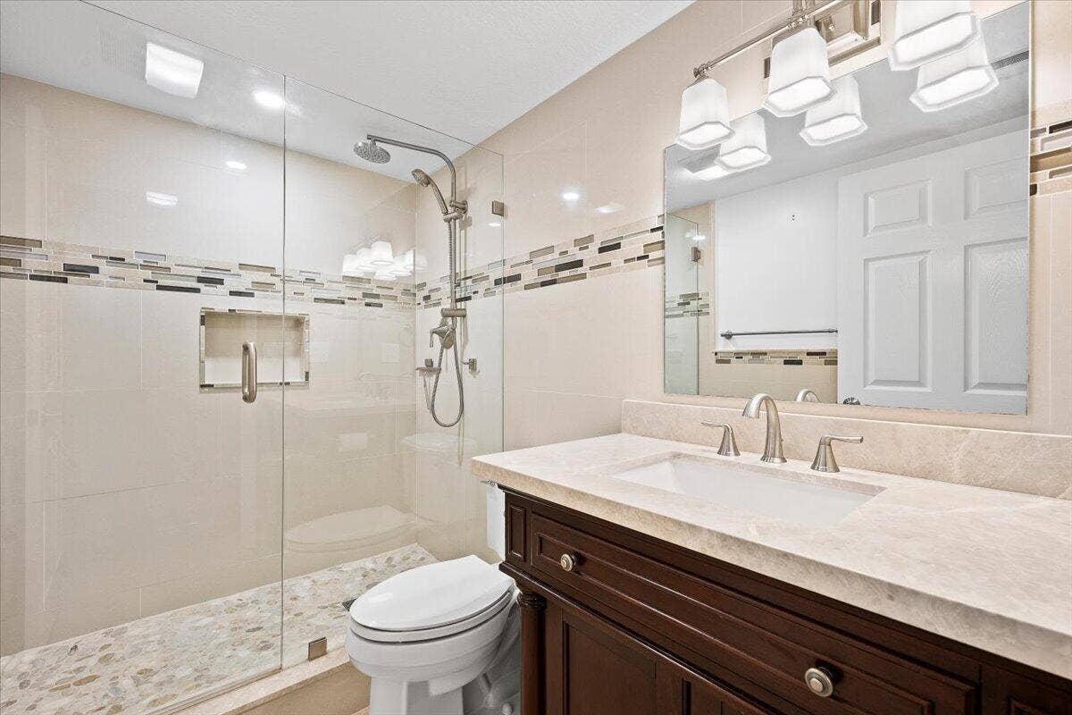 526 OAK HARBOUR Drive, #526, Juno Beach, FL 33408 17-LUX_1678