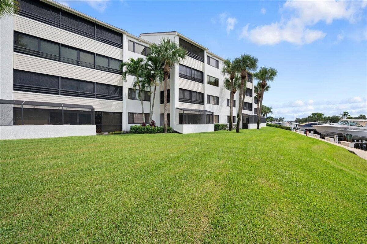 526 OAK HARBOUR Drive, #526, Juno Beach, FL 33408 28-LUX1705