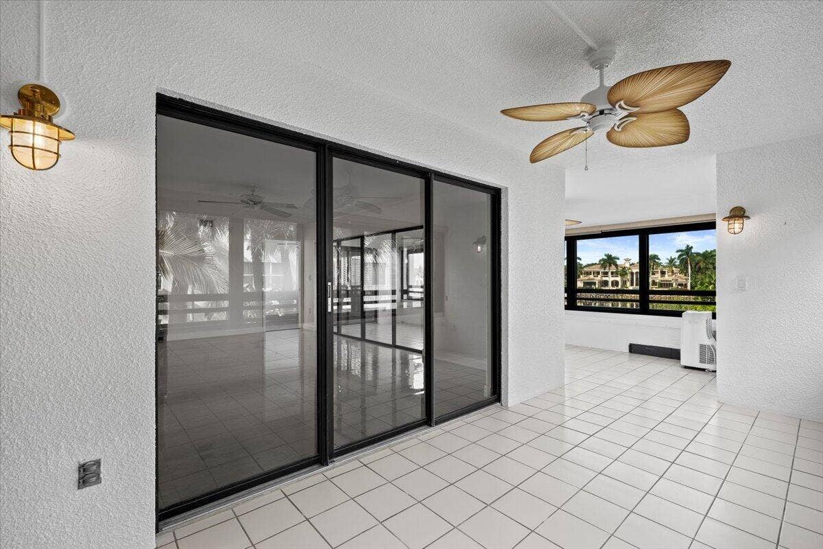 526 OAK HARBOUR Drive, #526, Juno Beach, FL 33408 25-LUX_1738