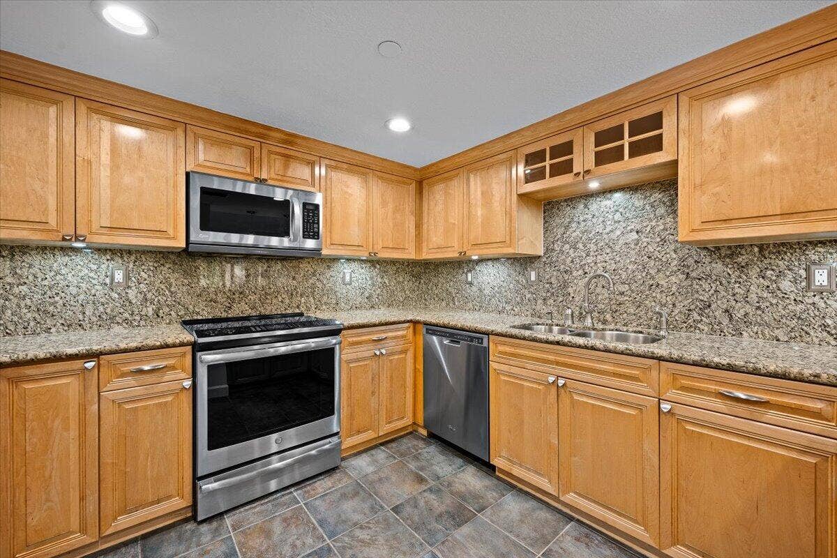 526 OAK HARBOUR Drive, #526, Juno Beach, FL 33408 10-LUX_1628