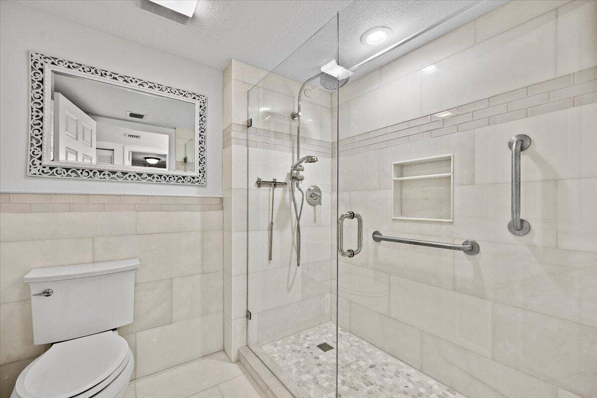 526 OAK HARBOUR Drive, #526, Juno Beach, FL 33408 21-LUX_1703
