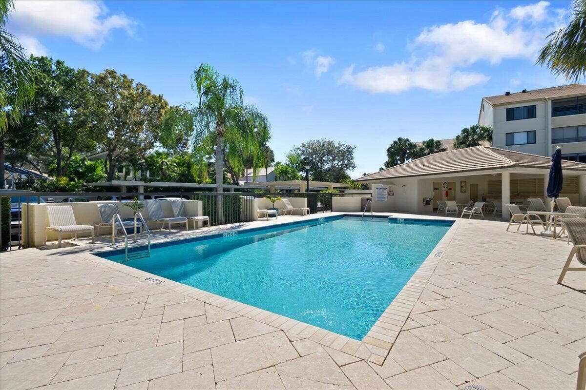 526 OAK HARBOUR Drive, #526, Juno Beach, FL 33408 52-LUX9194