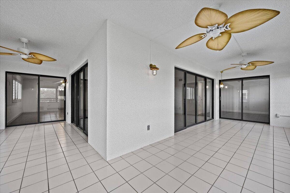 526 OAK HARBOUR Drive, #526, Juno Beach, FL 33408 24-LUX_1733