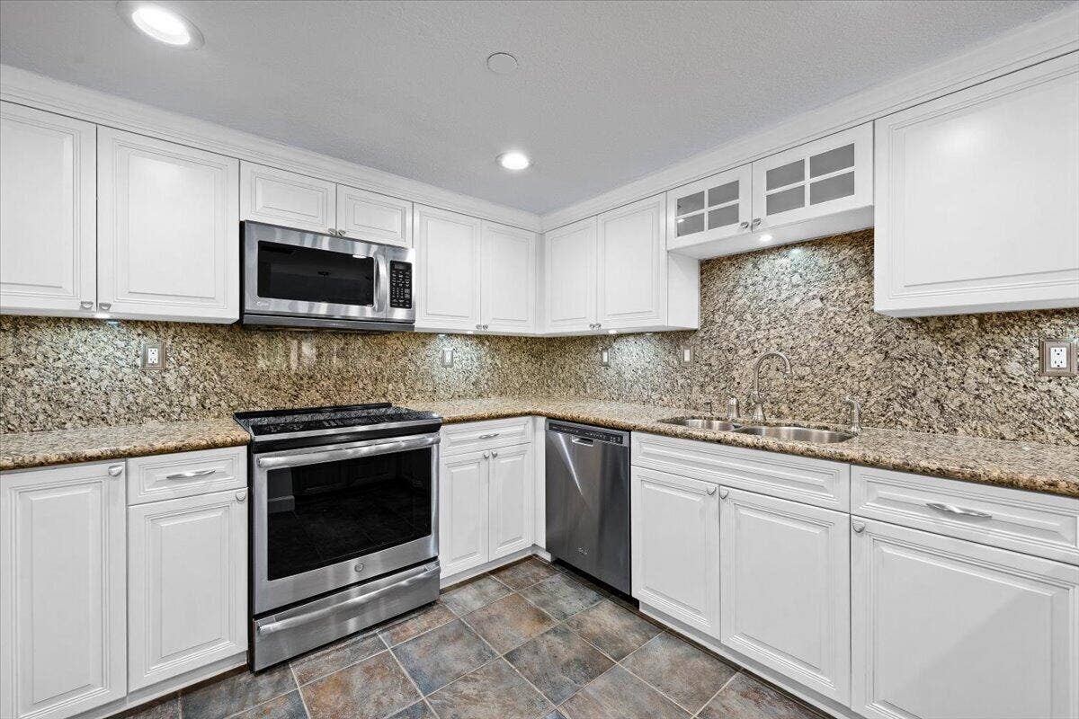 526 OAK HARBOUR Drive, #526, Juno Beach, FL 33408 66-LUX_1628