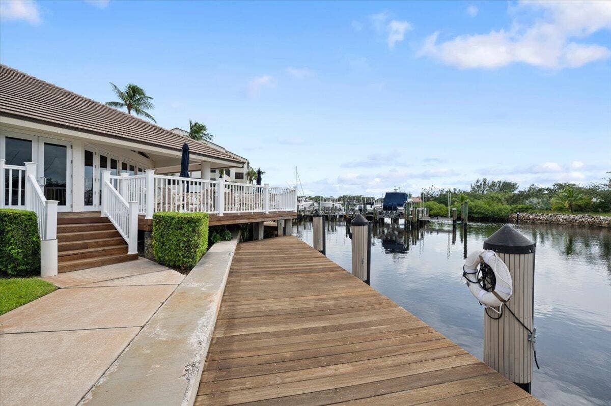 526 OAK HARBOUR Drive, #526, Juno Beach, FL 33408 51-LUX1895