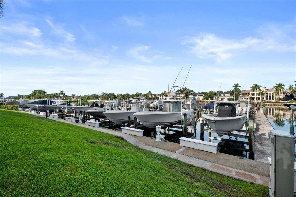 526 OAK HARBOUR Drive, #526, Juno Beach, FL 33408 32-LUX_1560