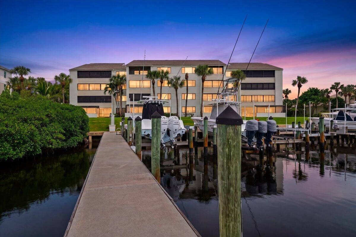 526 OAK HARBOUR Drive, #526, Juno Beach, FL 33408 31-LUX1715.jpgDTE