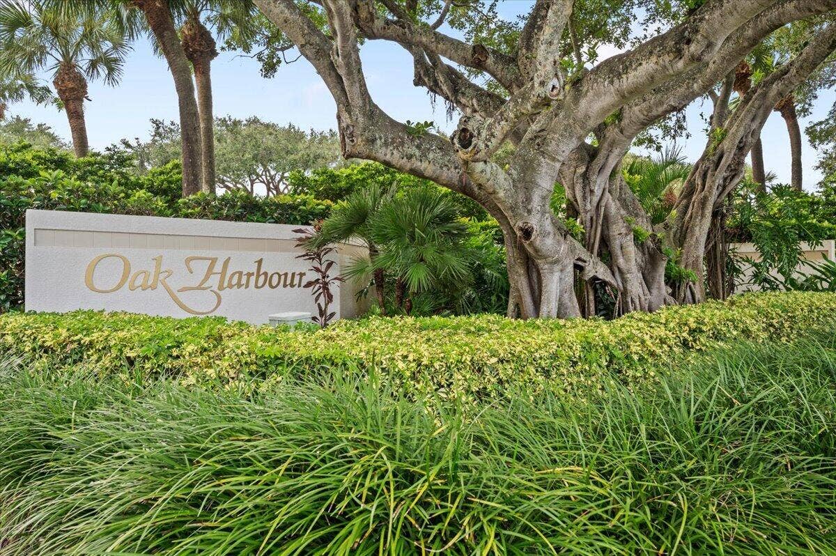 526 OAK HARBOUR Drive, #526, Juno Beach, FL 33408 47-LUX1905