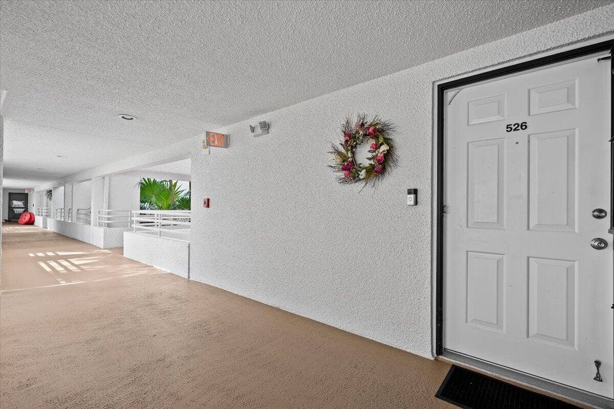526 OAK HARBOUR Drive, #526, Juno Beach, FL 33408 02-LUX_1758