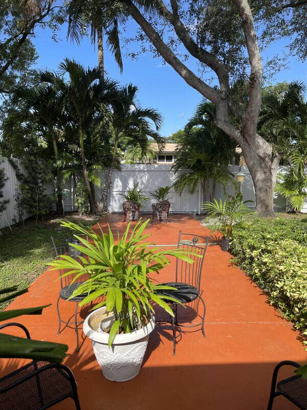 8670 NW 19th Street, Pembroke Pines, FL 33024 Backdrivewayjpg