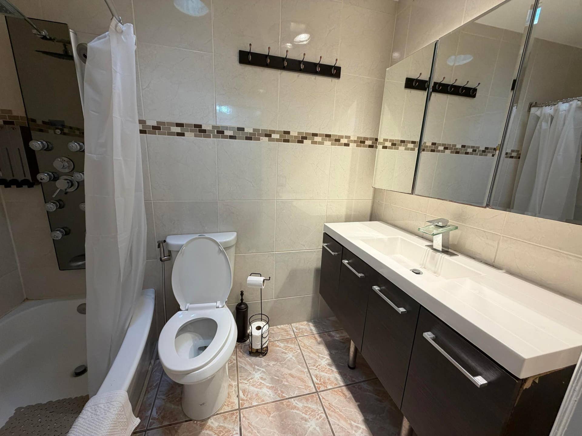 905 SE 15TH Street, #4, Fort Lauderdale, FL 33316 IMG_6697