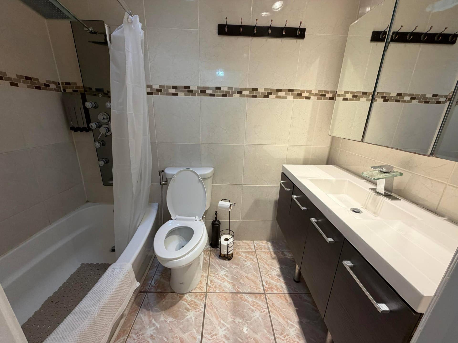 905 SE 15TH Street, #4, Fort Lauderdale, FL 33316 IMG_6696