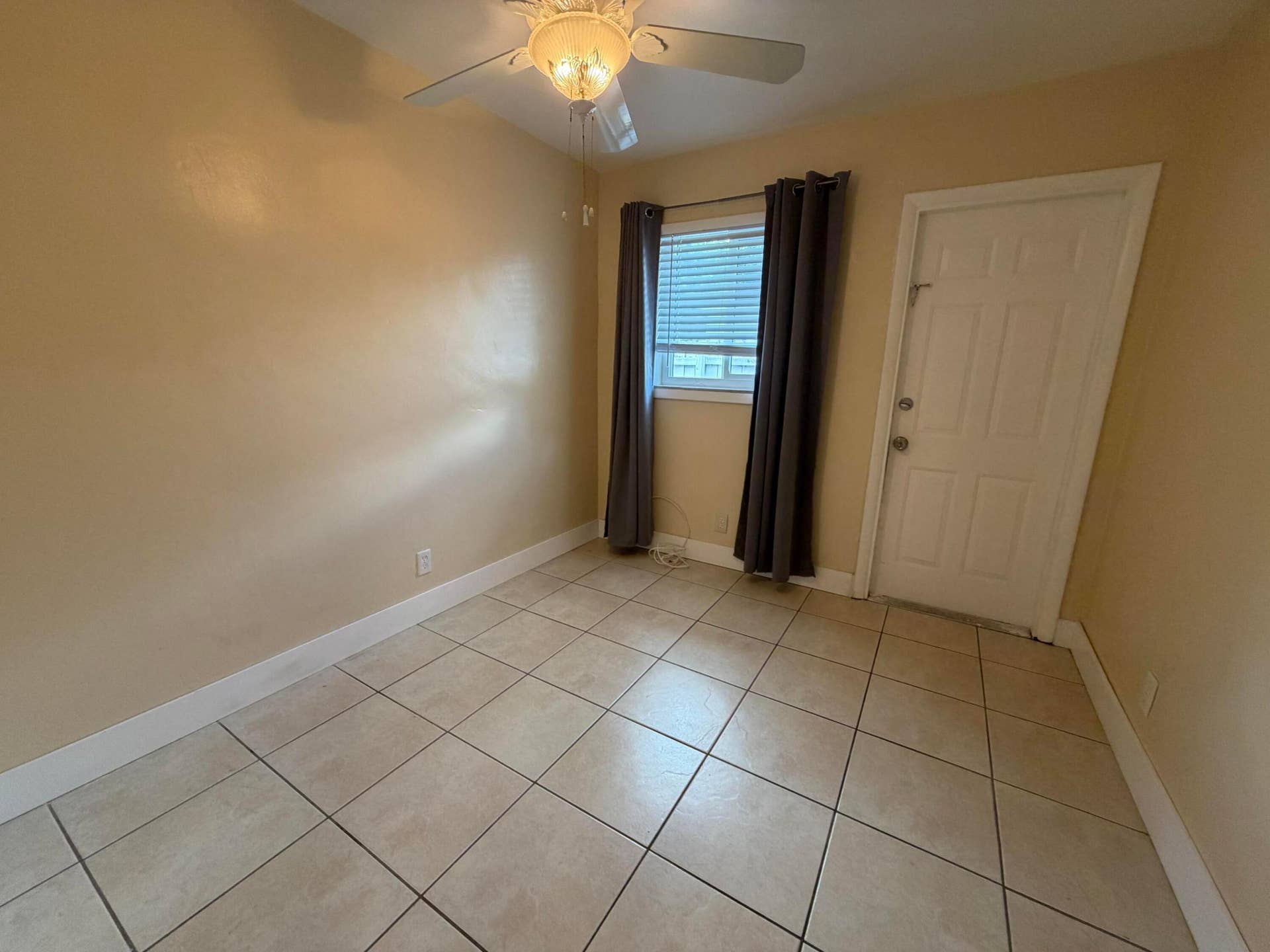 905 SE 15TH Street, #2, Fort Lauderdale, FL 33316 IMG_6679