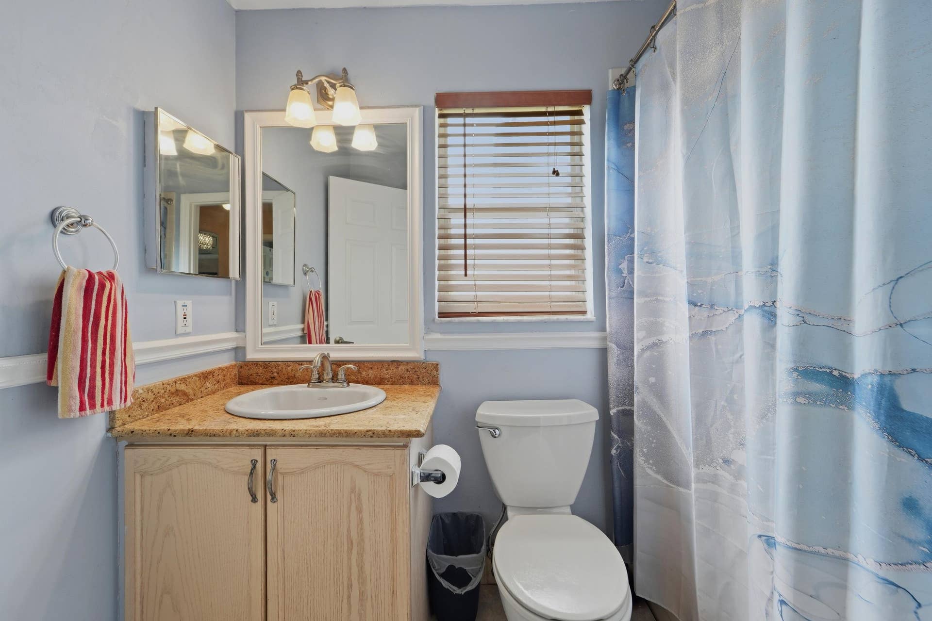 6801 Las Colinas Lane, Lake Worth, FL 33463 Guest Bathroom