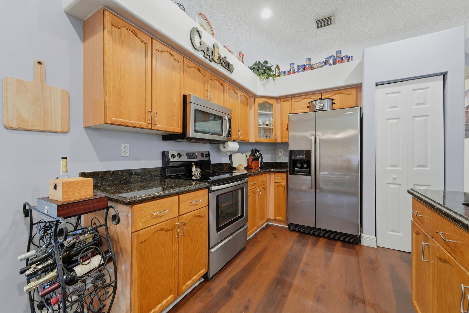 6801 Las Colinas Lane, Lake Worth, FL 33463 Beautiful Kitchen