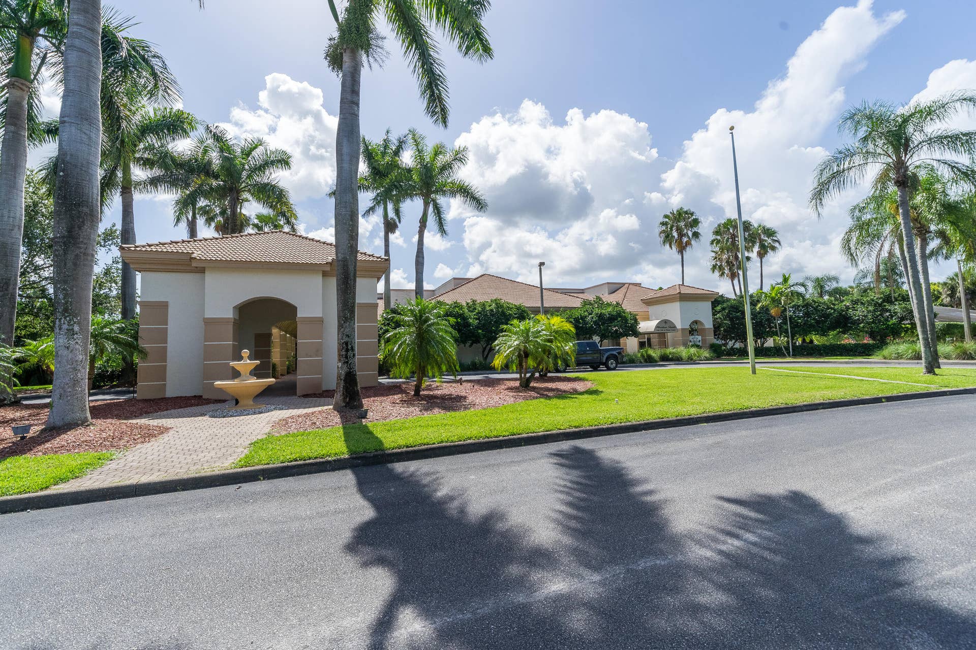 6801 Las Colinas Lane, Lake Worth, FL 33463 2nd entrance to club house