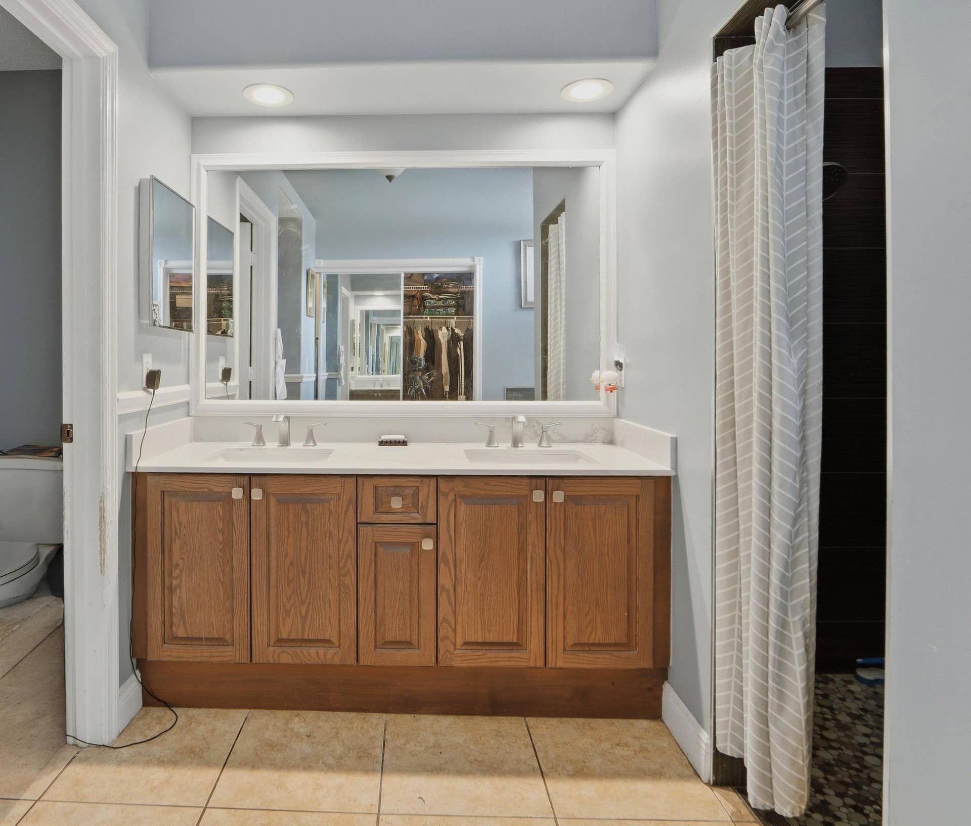 6801 Las Colinas Lane, Lake Worth, FL 33463 Updated vanity
