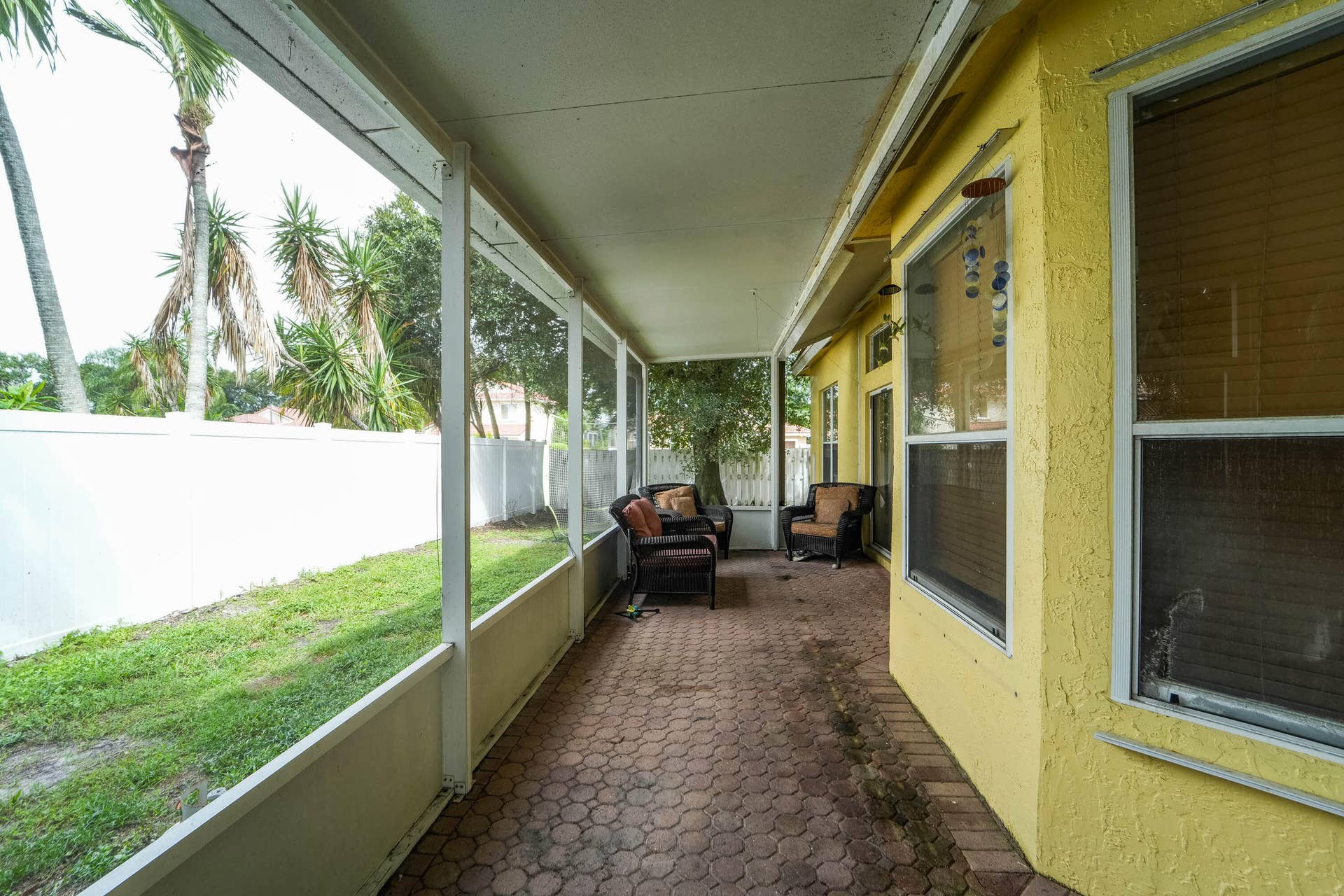 6801 Las Colinas Lane, Lake Worth, FL 33463 Relaxing
