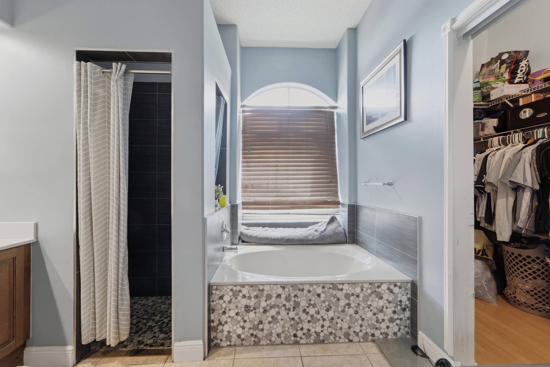6801 Las Colinas Lane, Lake Worth, FL 33463 Updated shower