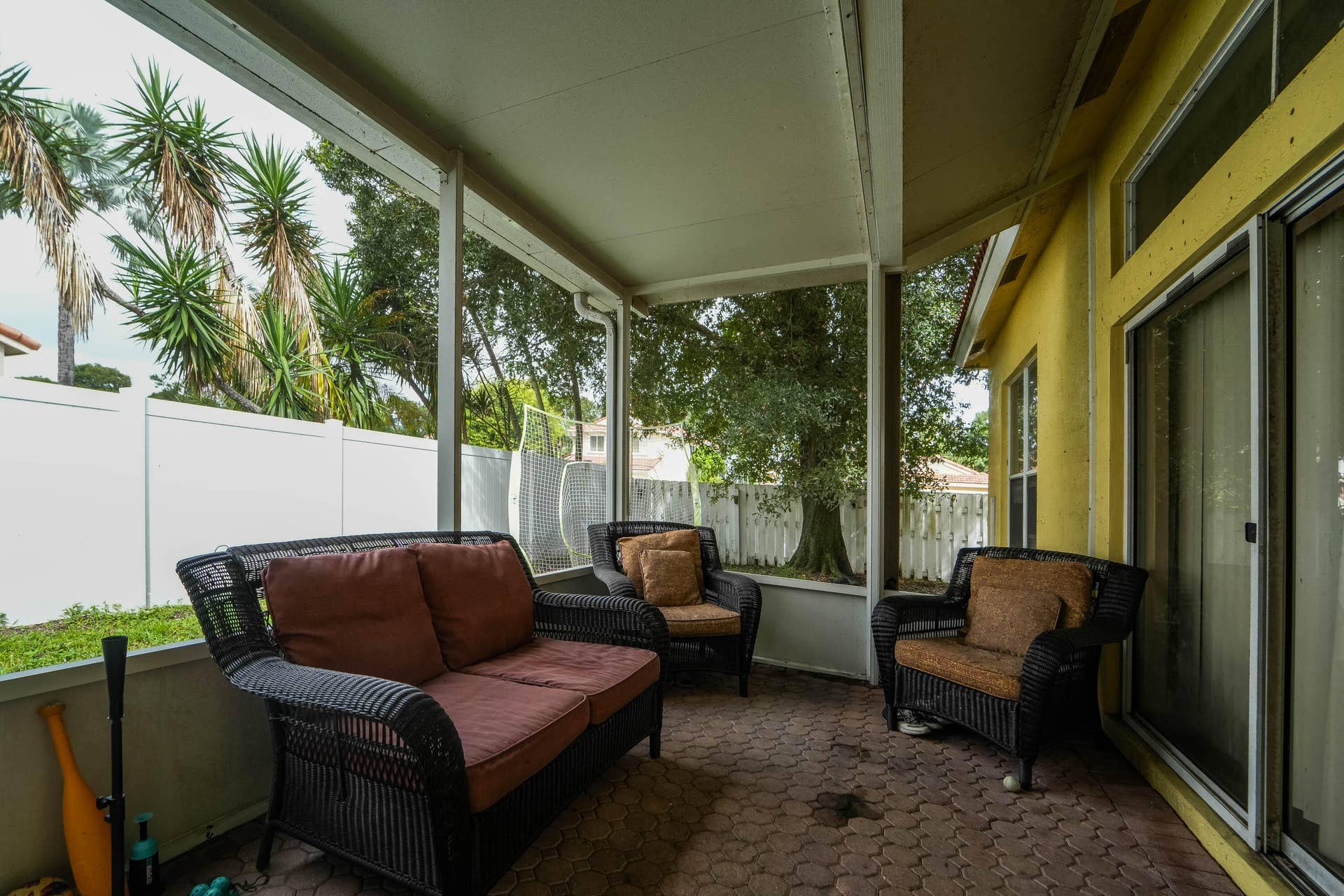 6801 Las Colinas Lane, Lake Worth, FL 33463 Great for entertaining