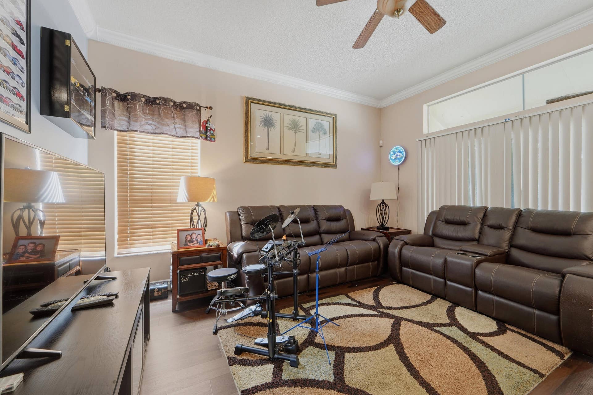 6801 Las Colinas Lane, Lake Worth, FL 33463 Gorgeous Family Room
