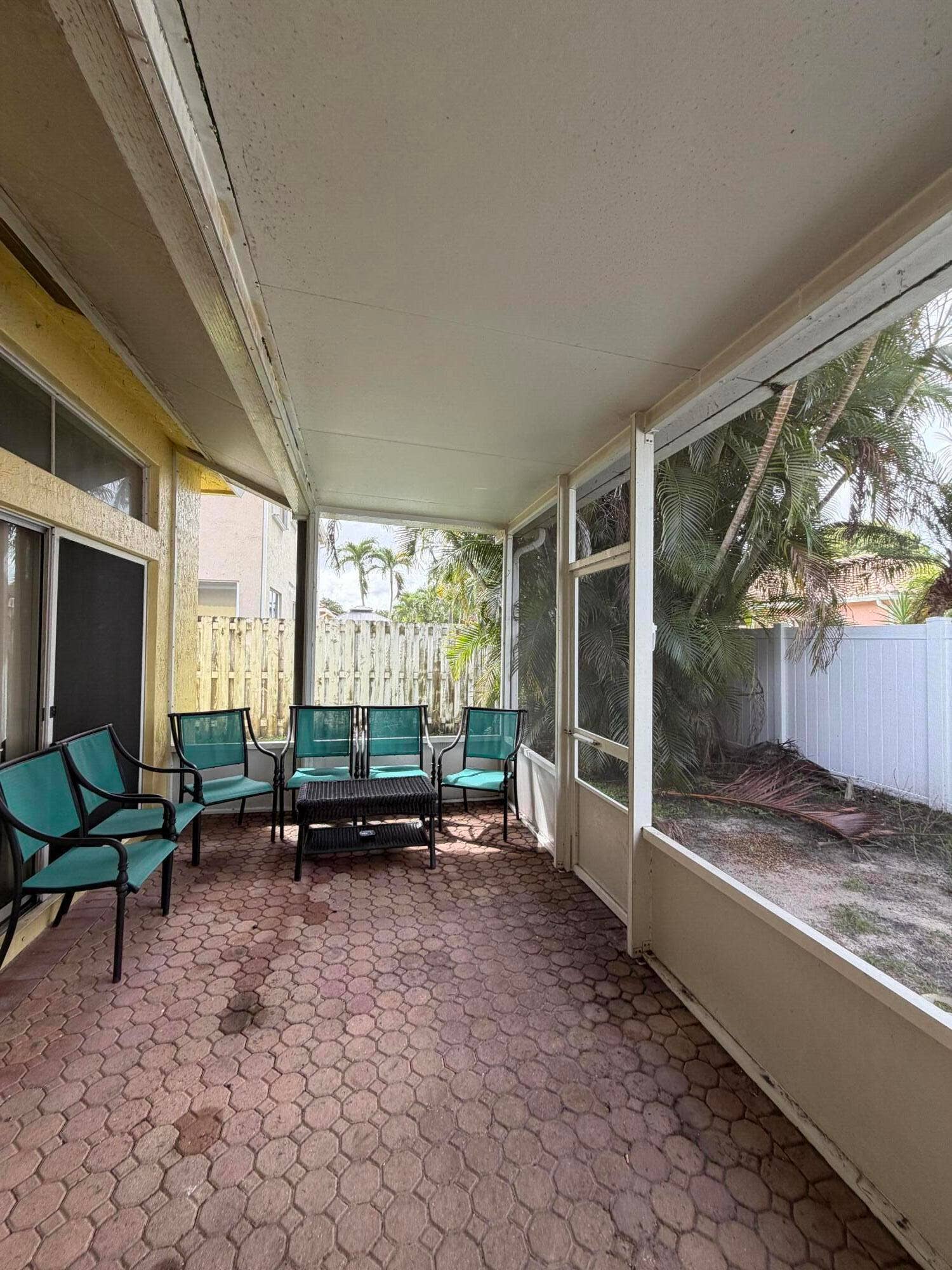 6801 Las Colinas Lane, Lake Worth, FL 33463 Covered outside patio