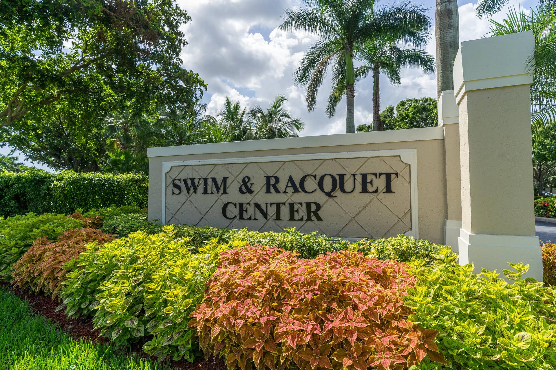 6801 Las Colinas Lane, Lake Worth, FL 33463 pool and tennis