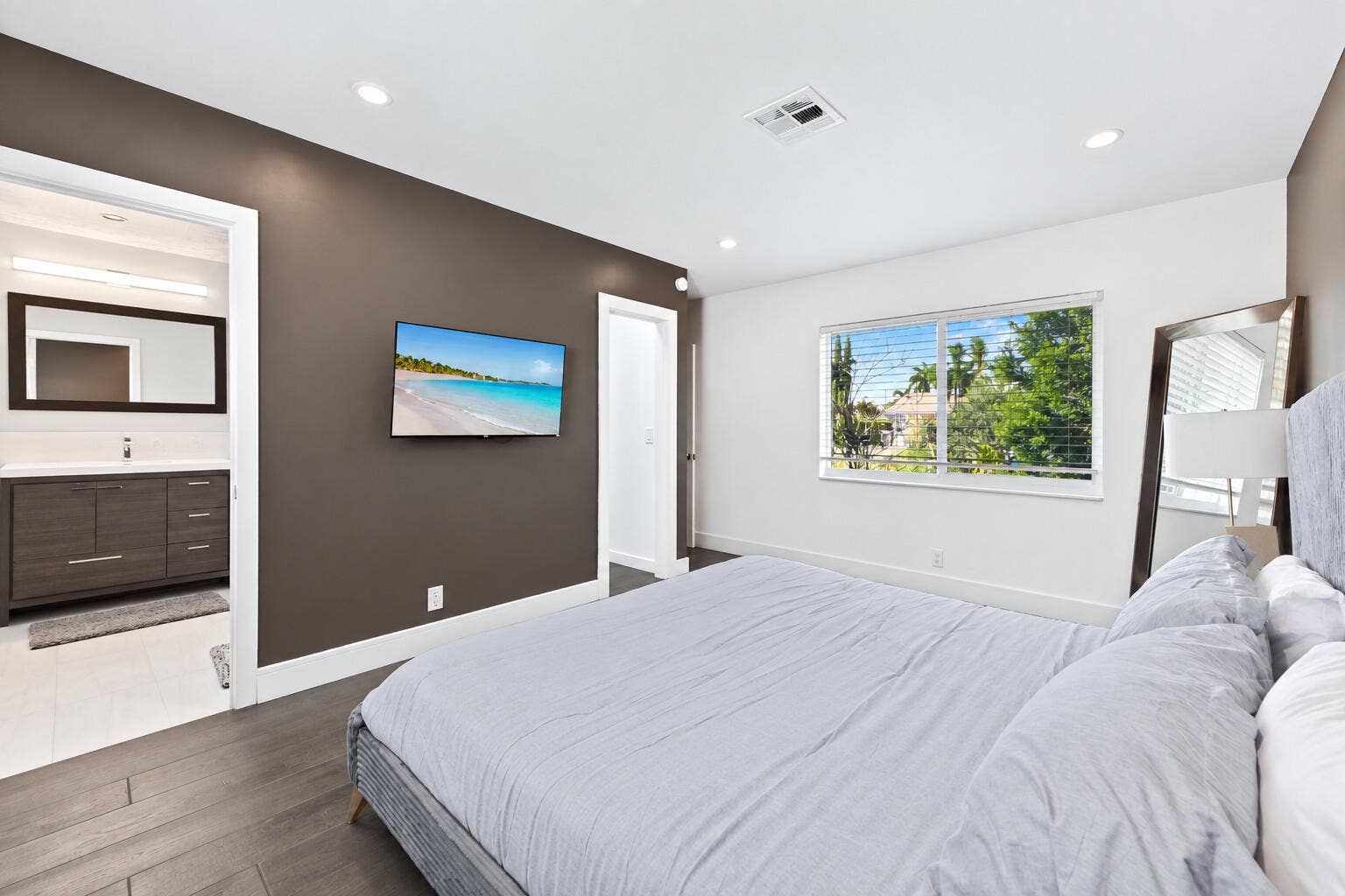 2630 NE 22nd Street, Pompano Beach, FL 33062 23