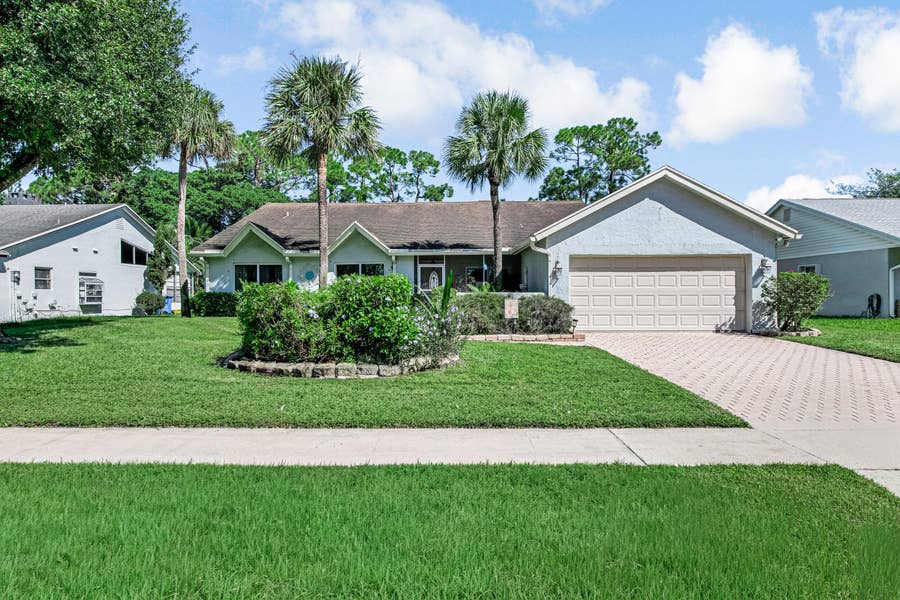 Property photo for 102 SEVILLA Avenue, Royal Palm Beach, FL