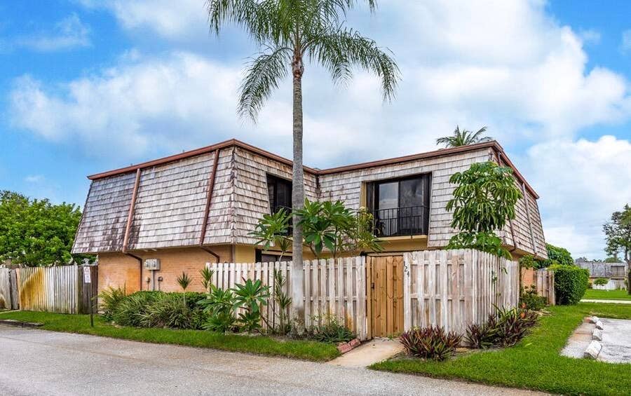 Property photo for 124 LAKE ARBOR Drive, Palm Springs, FL