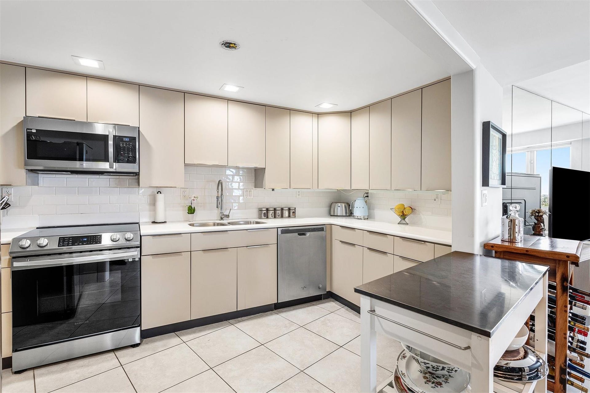 3000 Holiday Drive, Fort Lauderdale, FL 33316 Photo 4