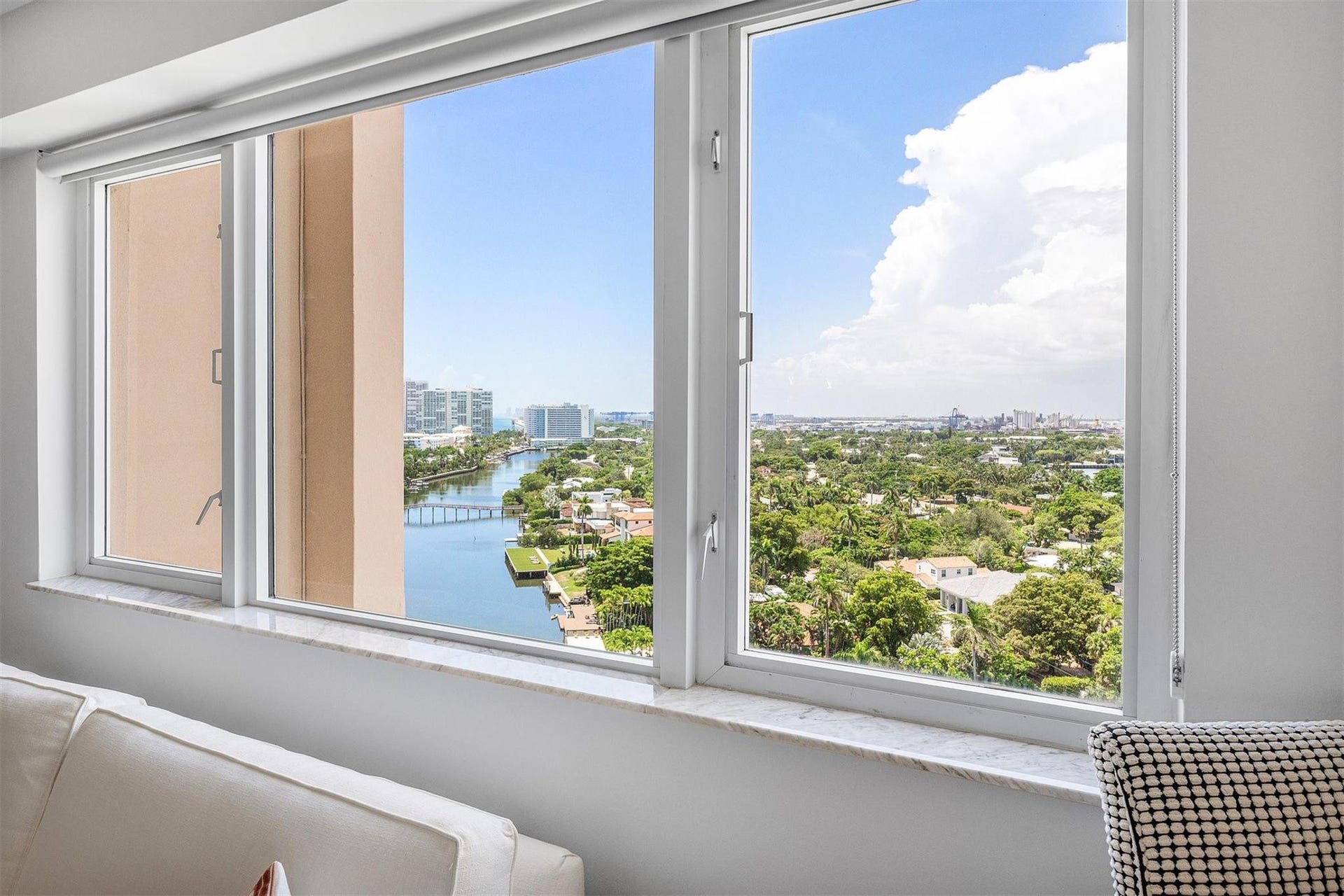 3000 Holiday Drive, Fort Lauderdale, FL 33316 Photo 10